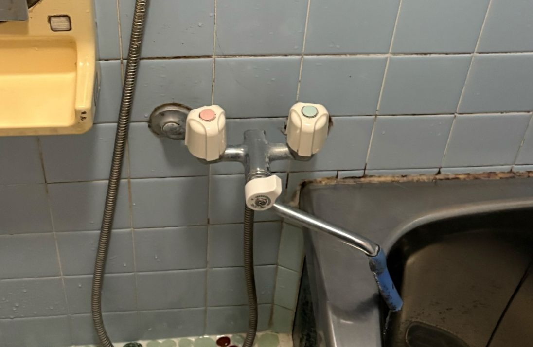 浴室水栓交換の施工前