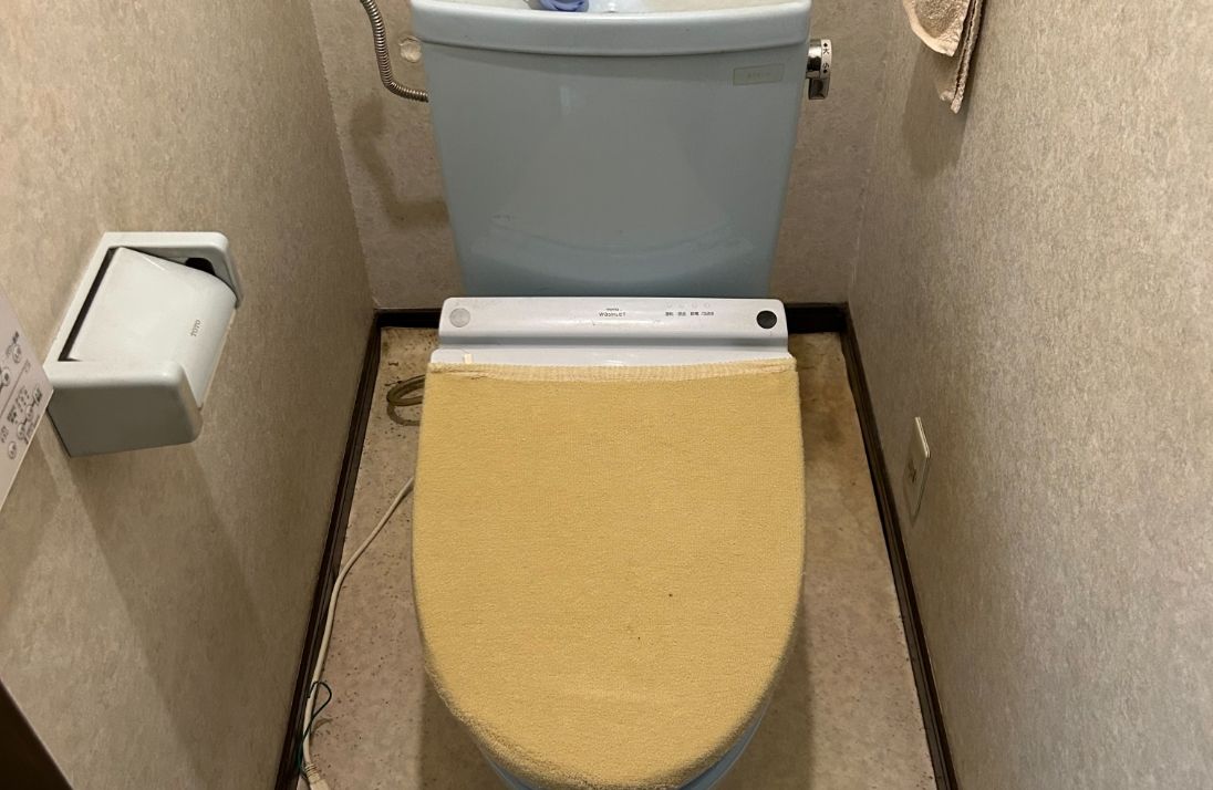 トイレ・CF張替えの施工前