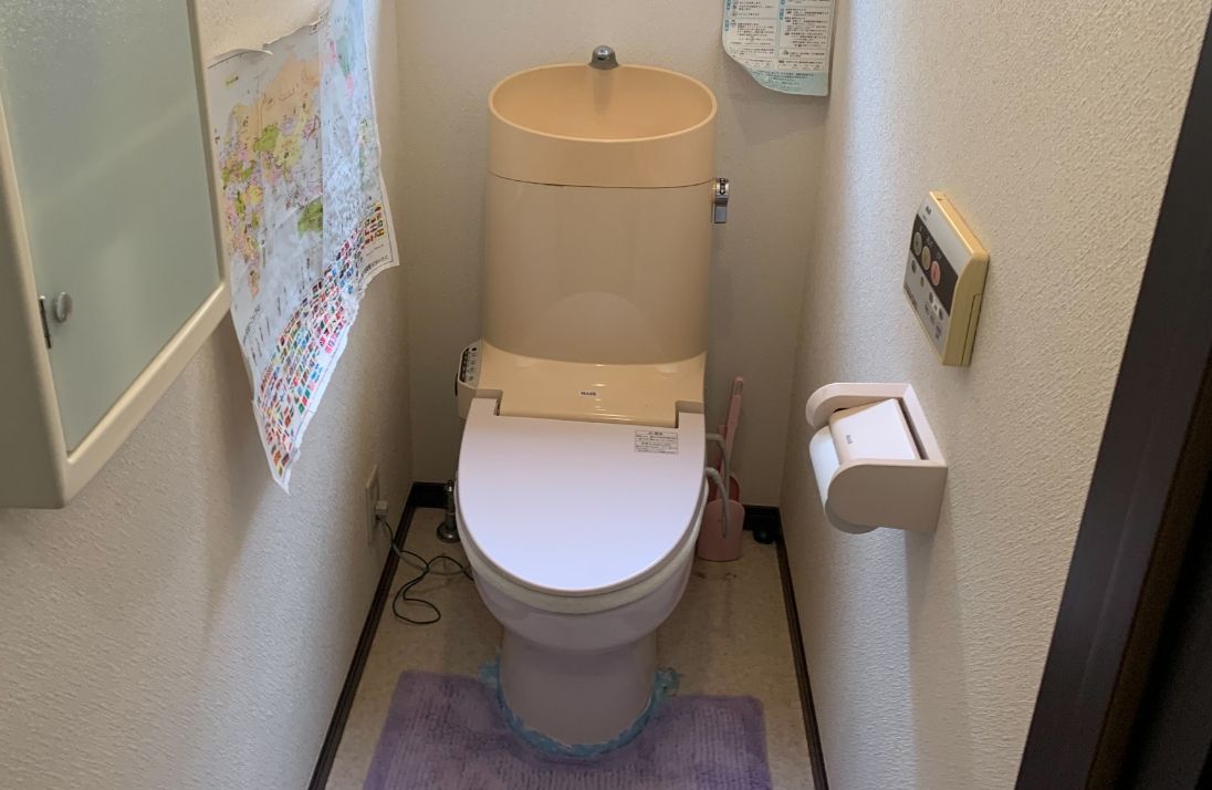 トイレ・クロス張替えの施工前