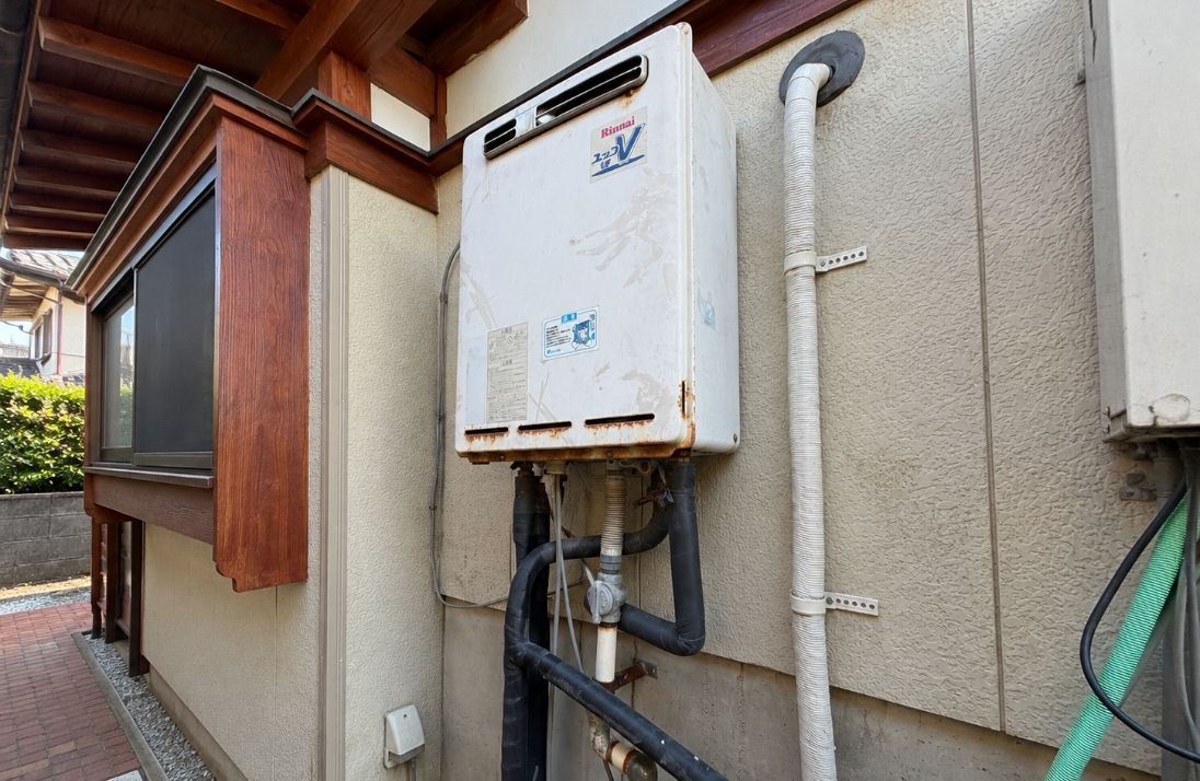 給湯器交換の施工前